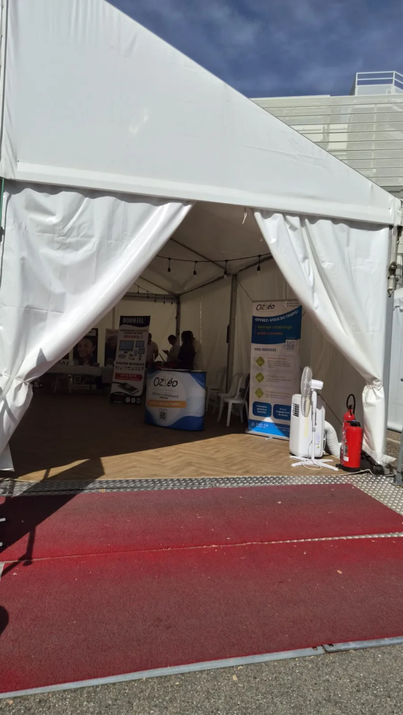 Chapiteau du Grand Marché AIRBUS AISC où se trouvait le stand OZZÉO