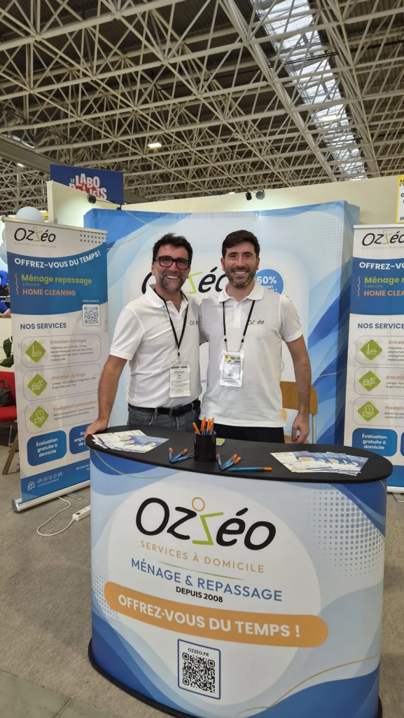 L'équipe OZZÉO sur son stand au Salon de l'Habitat de Toulouse